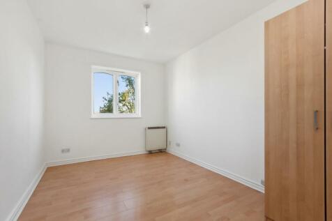 9 Hartley Court Longfield Drive bedroom 2.jpg