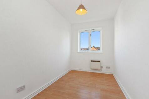 9 Hartley Court Longfield Drive bedroom 1.jpg