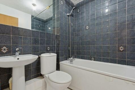 9 Hartley Court Longfield Drive bathroom 1.jpg