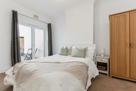108a Palmerston Road, SW19 bedroom.jpg
