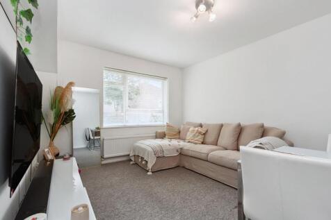 Flat 2 Exeter Court, Devonshire Road, London recep