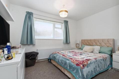 Flat 2 Exeter Court, Devonshire Road, London bedro
