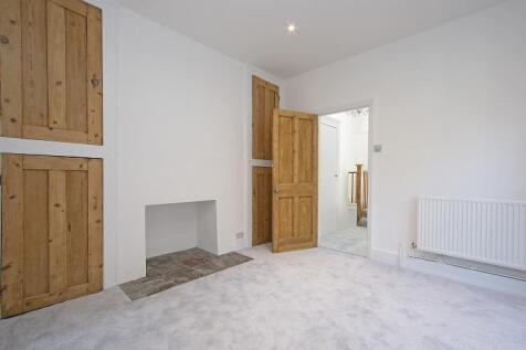 28a Clarendon Road SW19 reception 2.jpg