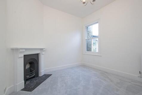 28a Clarendon Road SW19 bedroom 2.jpg