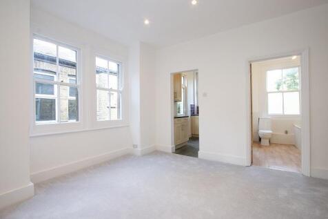 28a Clarendon Road SW19 reception 3.jpg