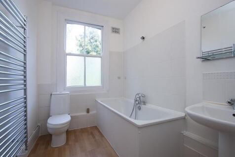 28a Clarendon Road SW19 bathroom.jpg