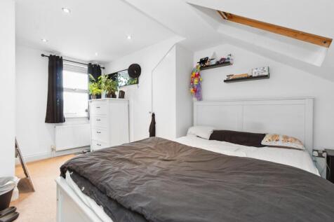 Flat 2, 4 Carter Road bedroom 2.jpg