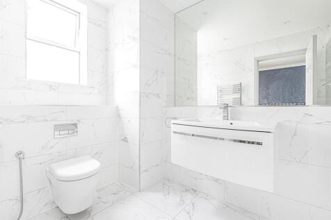 Bathroom 2.jpg