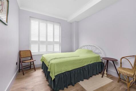 Bed 2.jpg