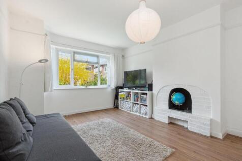 9 Braeside Avenue SW19 reception.jpg