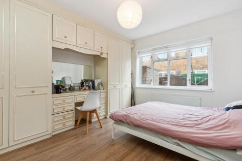 9 Braeside Avenue SW19 bedroom 2.jpg