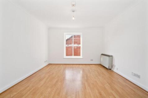 8 Gunnel Court CR4 reception 1a.jpg