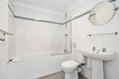 8 Gunnel Court CR4 bathroom.jpg