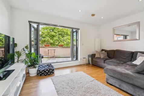 Flat 1, 191 Hartfield Road SW19 reception 2.jpg