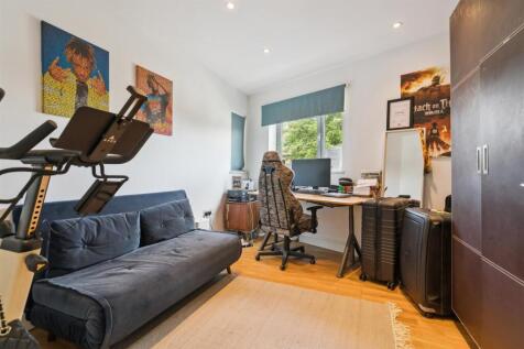 Flat 1, 191 Hartfield Road SW19 bedroom 2.jpg