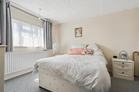 10 Watson Close, Colliers Wood, SW19 bedroom 2.jpg
