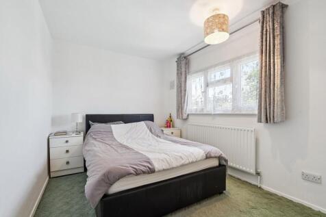 10 Watson Close, Colliers Wood, SW19 bedroom 3.jpg