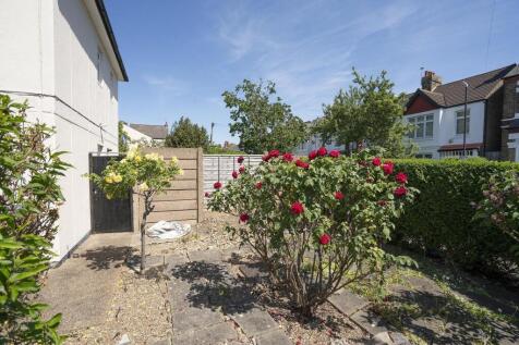 10 Watson Close, Colliers Wood, SW19 external 3.jp