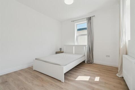 240b Merton Road, Wimbledon bedroom 1.jpg