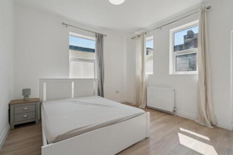 240b Merton Road, Wimbledon bedroom 1b.jpg