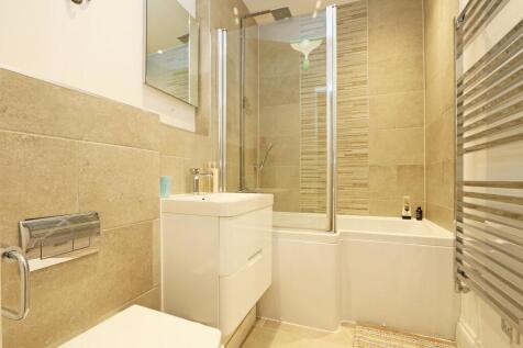 3 Bronsor House bathroom.jpg