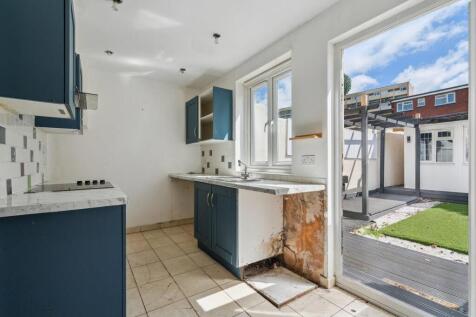 10 New Close, Colliers Wood, SW19 2SY kitchen 1.jp