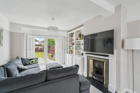 131 Aragon Road, SM4 Reception 3.jpg