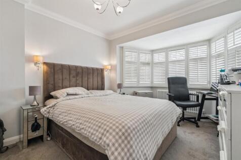 131 Aragon Road, SM4 Berdroom 1.jpg