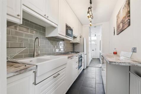34 Haydons Road Kitchen 2.jpg
