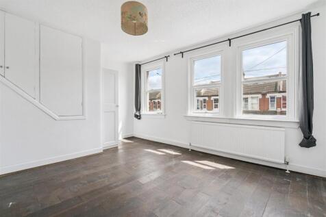 34 Haydons Road Bedroom 3b.jpg