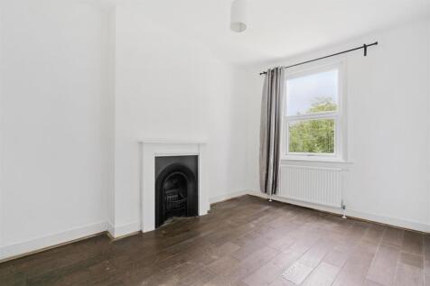 34 Haydons Road Bedroom 1.jpg