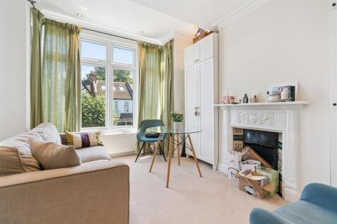 OPEN PLAN RECEPTION