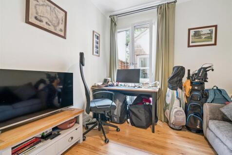 Flat A 5 Oxford Road, London bedroom 2.jpg