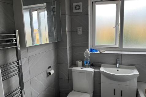 bathroom 1.jpg