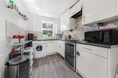 Flat 12, 100 Byegrove Rd, London SW19 2BJ-3.jpg