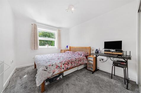 Flat 12, 100 Byegrove Rd, London SW19 2BJ-1.jpg