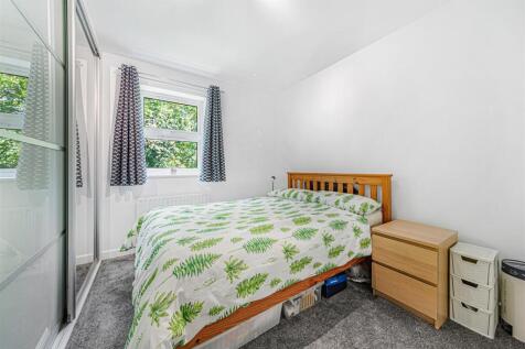 Flat 12, 100 Byegrove Rd, London SW19 2BJ-4.jpg