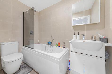 Flat 12, 100 Byegrove Rd, London SW19 2BJ-2.jpg
