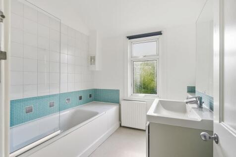 Bathroom 2.jpg