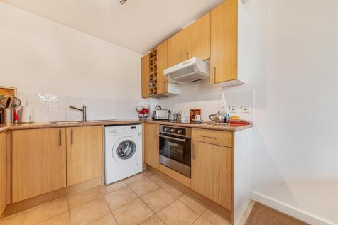 18a Petworth Street, SW11 4QR-5.jpg