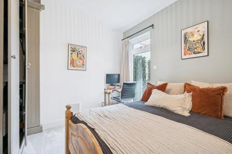 GFF 77 Fortescue Road Colliers Wood SW19 2EA bedro