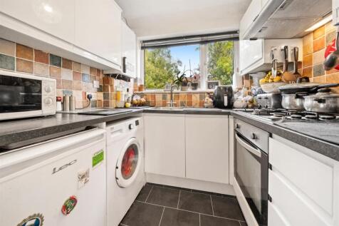 8 Windsor Avenue, Colliers Wood, SW19 2RR-6.jpg