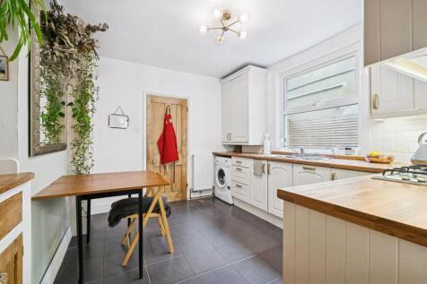8 Boundary Road SW19 kitchen 1.jpg