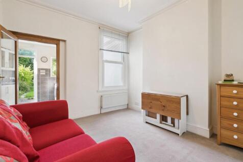 44, Cavendish Road SW19 reception 1.jpg