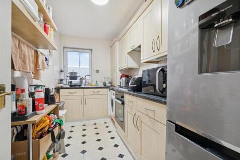 23 Viscount point, 199 The broadway, sw19 kitchen 