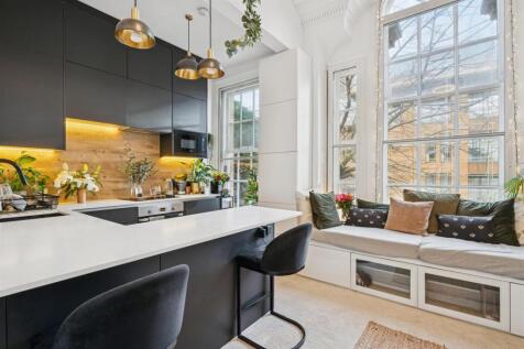 13 Horatio Place kitchen.jpg