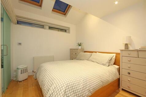 64 Merton Road SW19 bedroom.jpg
