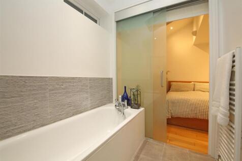 64 Merton Road SW19 bathroom 2.jpg