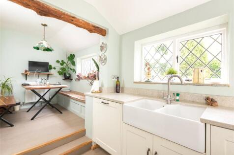 Kitchen &amp; Breakfast