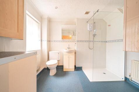 Ground Floor Shower